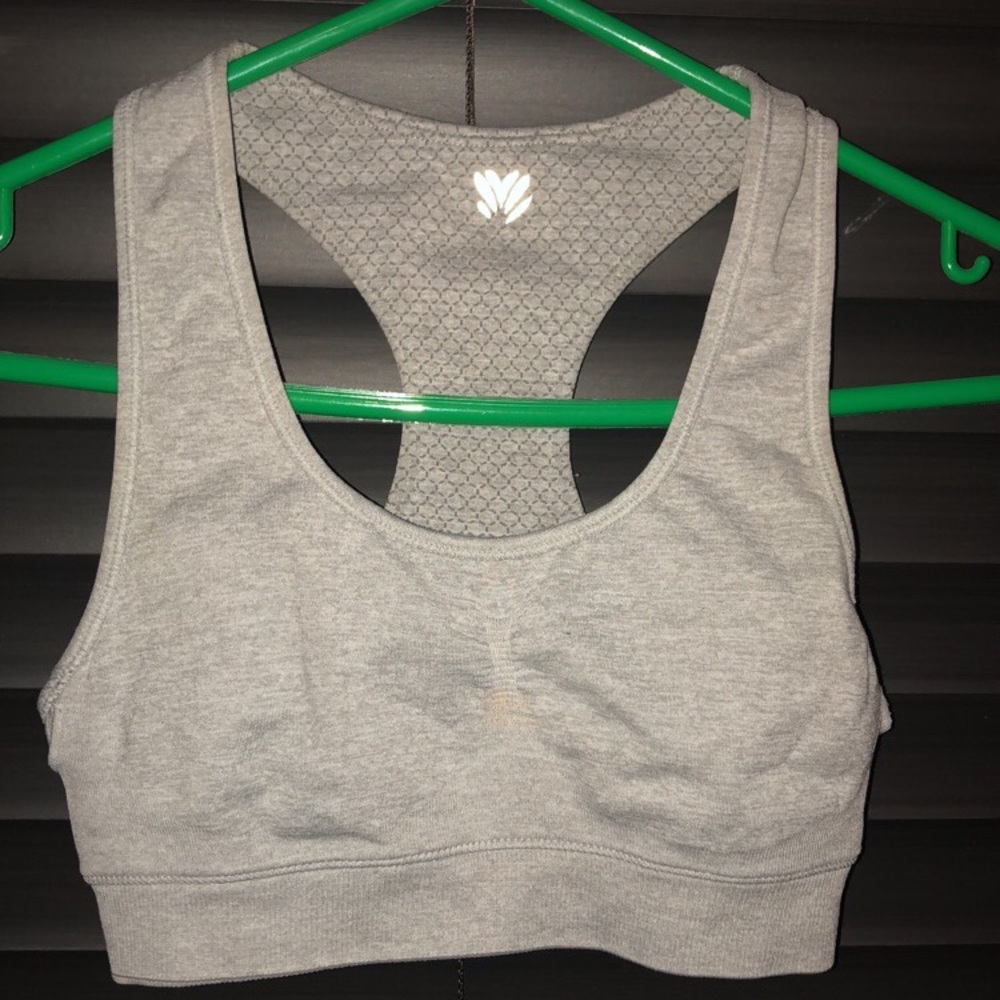 Padless sports bra